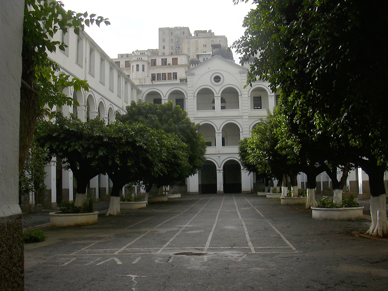 photos/2004 Alger/0398 Lycee Bugeaud Cour des Grands.jpg